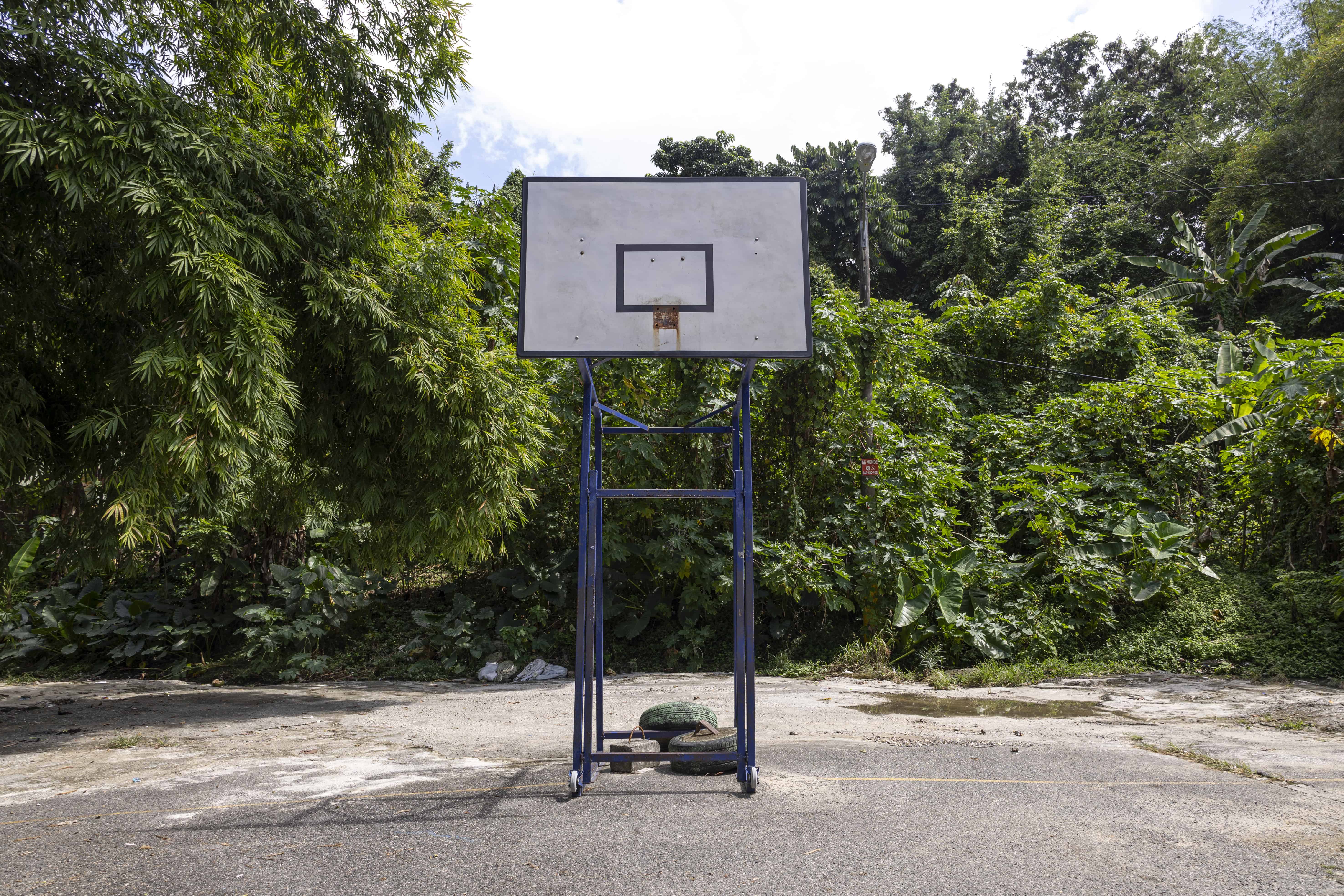 Ni adultos ni jóvenes tienen espacios para recrearse a pesar de lo grande de su área verde.