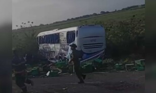 Muere conductor de un autob&uacute;s tras colisi&oacute;n con un cami&oacute;n en la Autov&iacute;a del Coral