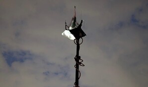 Altavoces fronterizos alertan día y noche mientras los migrantes persisten en cruzar el Río Grande