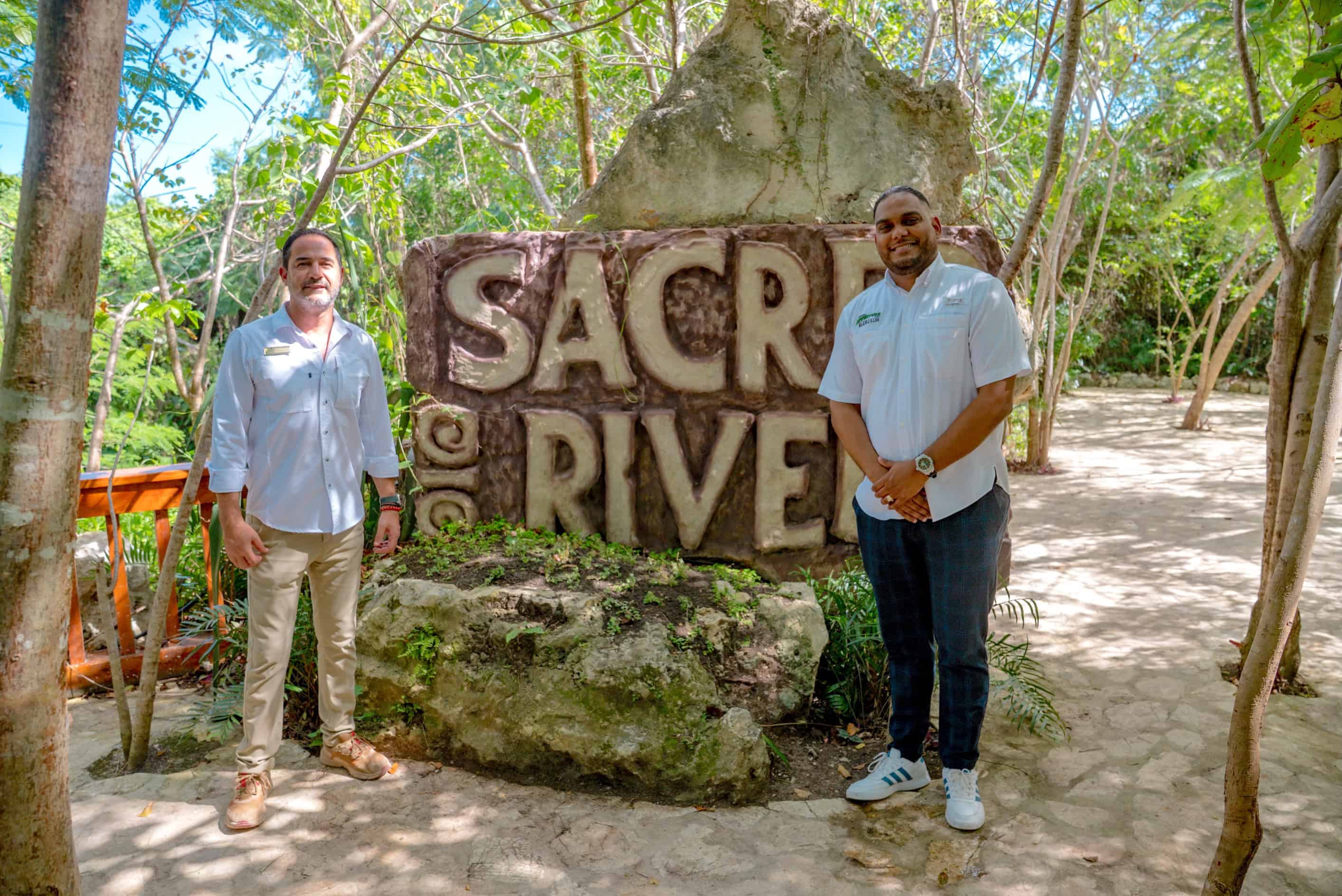 Emmanuel Gilbert y Héctor Uren~a, ejecutivos de Bavaro Adventure Park.