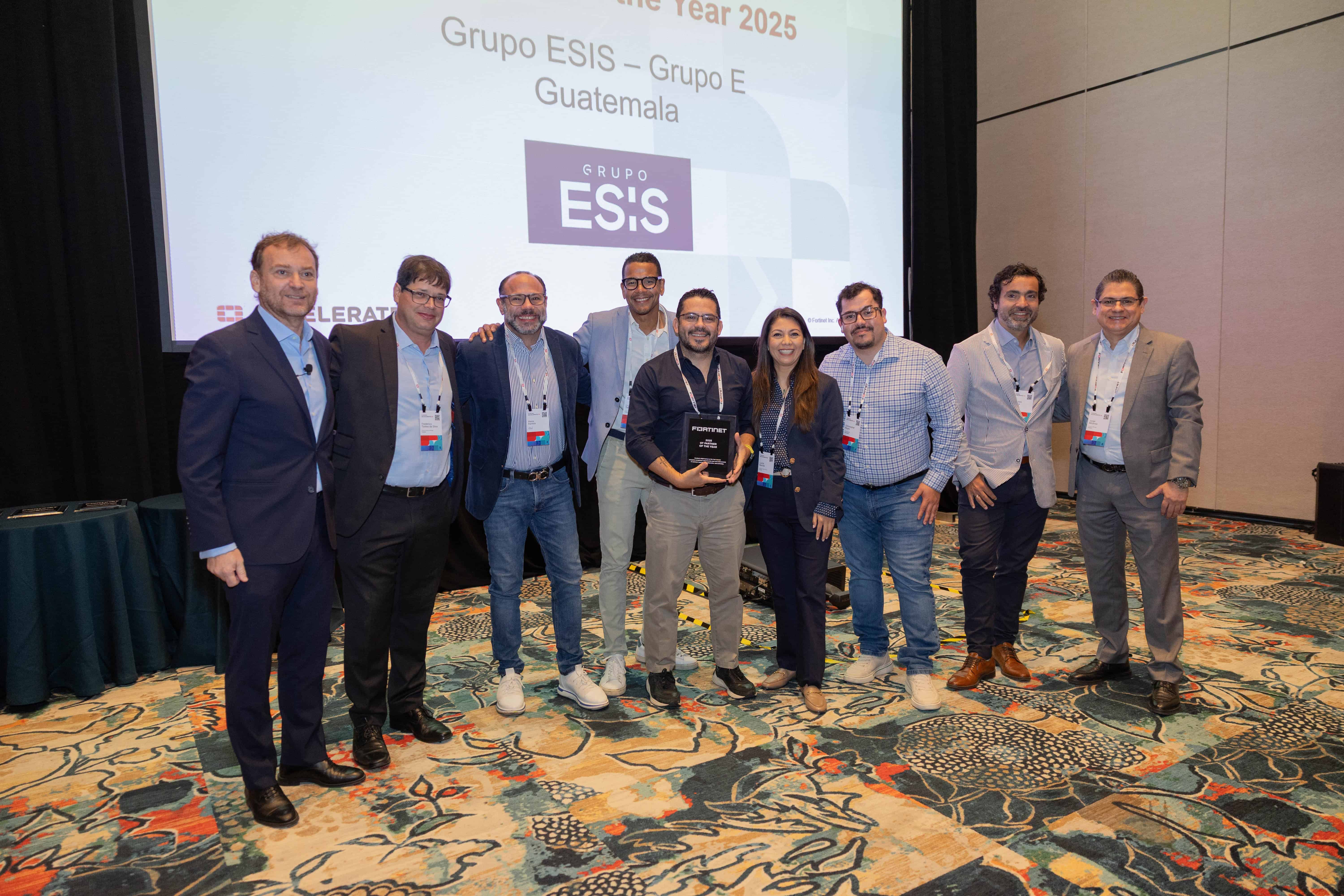 Equipo de Grupo ESIS.