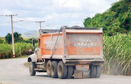 Cenizas de Punta Catalina afectan cultivos por el traslado en camiones