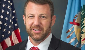 Nominado de Trump para Seguridad Nacional comparece ante el Senado en medio de debate migratorio