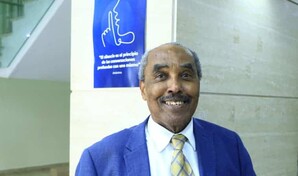 Carlos Nina G&oacute;mez pone a circular su nuevo libro La prensa vs la perversidad