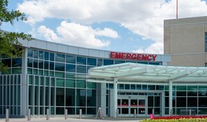 Paciente se niega a salir tras recibir alta y hospital en Florida acude a la justicia