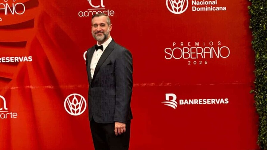 Premios Soberano 2026: Carlos Sánchez gana en la categoría de Stand Up Comedy