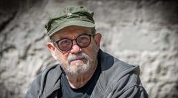 Silvio Rodr&iacute;guez pide su fusil AKM si Estados Unidos invade Cuba