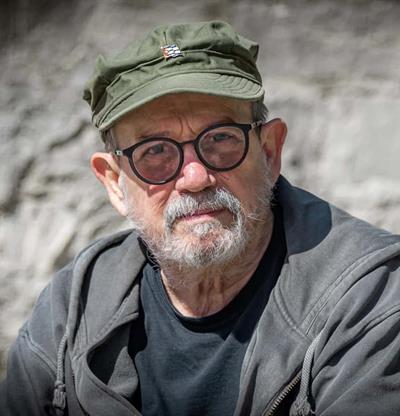 Silvio Rodr&iacute;guez pide su fusil AKM si Estados Unidos invade Cuba