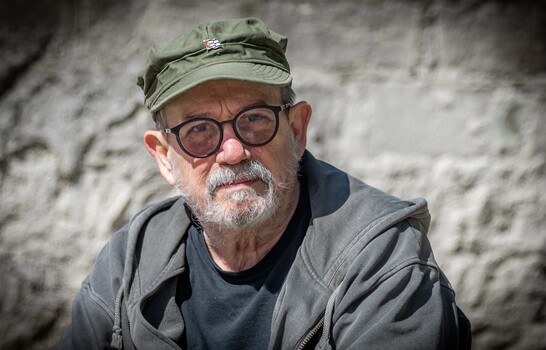 Silvio Rodr&iacute;guez pide su fusil AKM si Estados Unidos invade Cuba