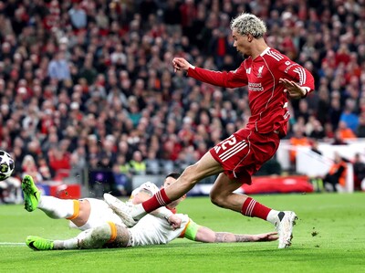 Liverpool supera al Galatasaray, y se cita con el PSG