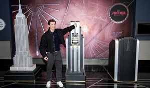 Tom Holland enciende el Empire State con colores de Spider-Man para presentar nueva cinta