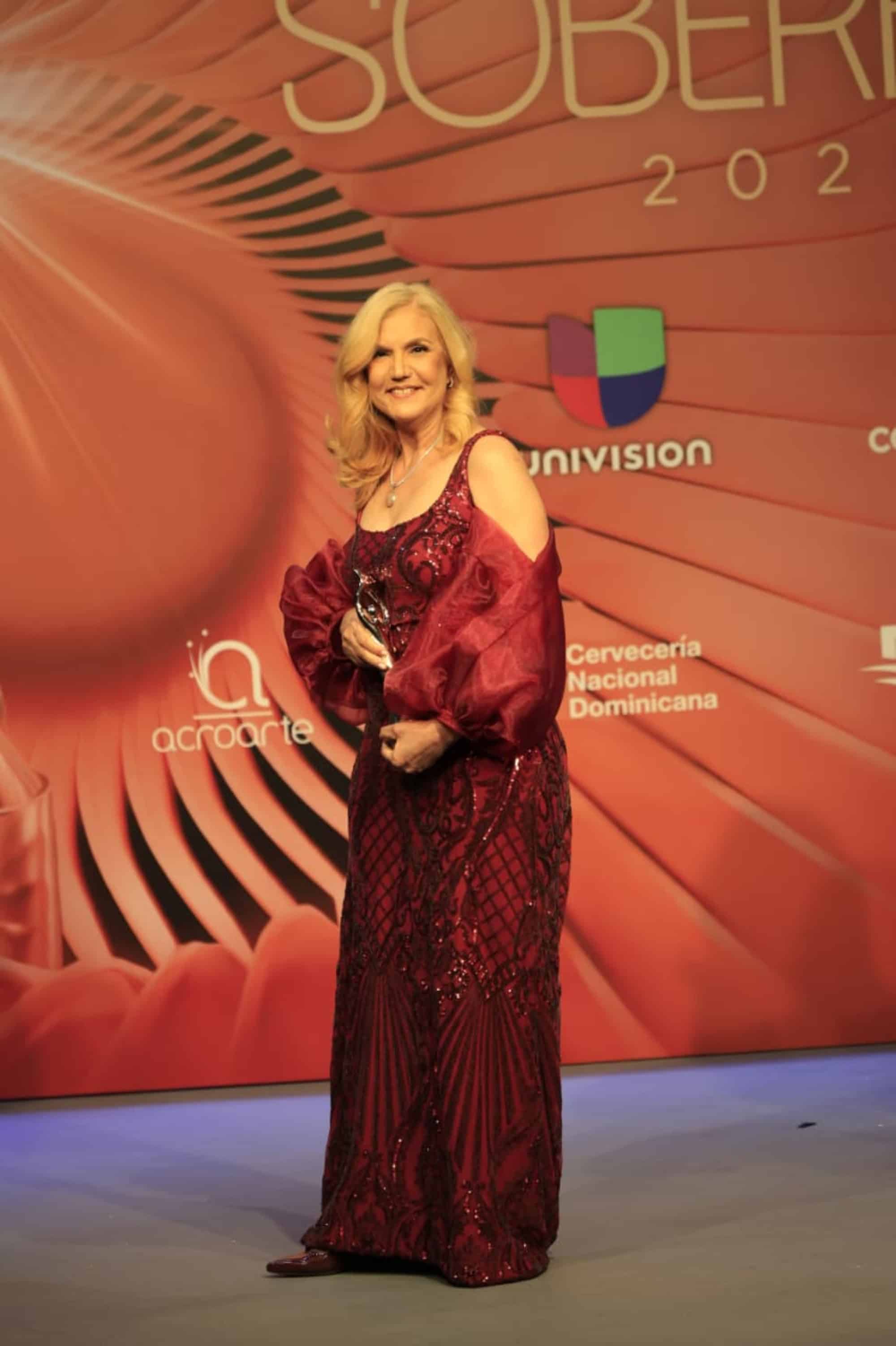 La actriz Carlota Carretero recib&oacute; el Premio a las Artes Esc&eacute;nicas.