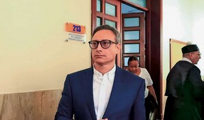 Un reenv&iacute;o tras otro hace del juicio de Jean Alain una s&aacute;tira judicial