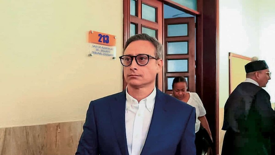 Un reenv&iacute;o tras otro hace del juicio de Jean Alain una s&aacute;tira judicial