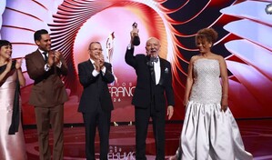 Jochy Santos recibe el Gran Soberano con un llamado al respeto en los medios de comunicaci&oacute;n