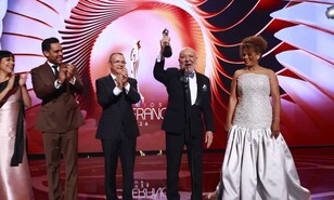 Jochy Santos recibe el Gran Soberano con un llamado al respeto en los medios de comunicaci&oacute;n