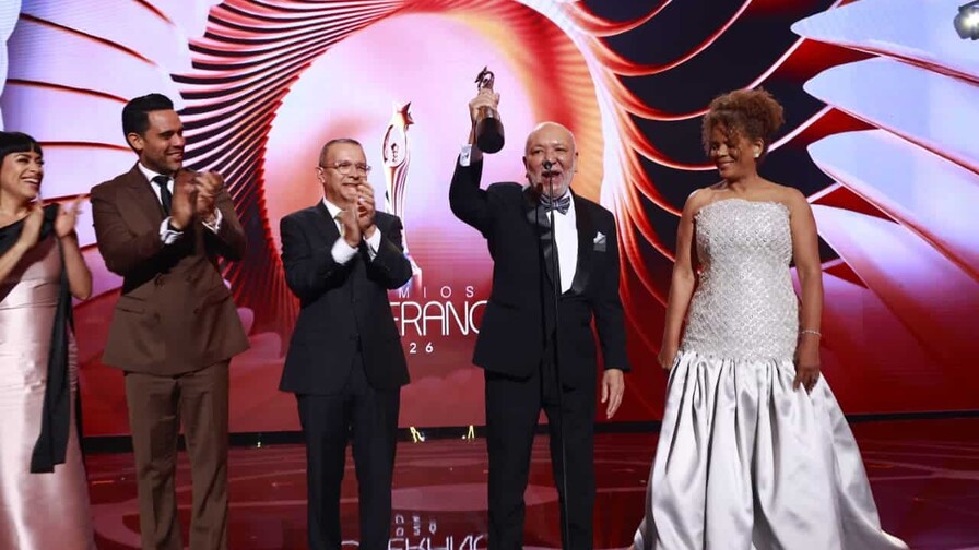 Jochy Santos recibe el Gran Soberano con un llamado al respeto en los medios de comunicaci&oacute;n