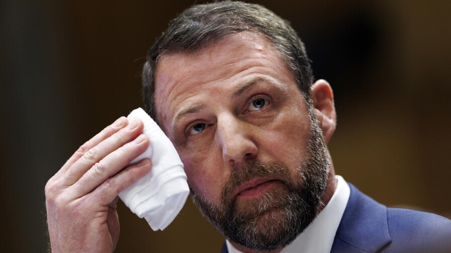 Senador Markwayne Mullin destaca su relación con Trump tras lesión de su hijo