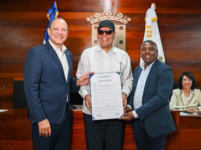 Santiago reconoce a Fernando Villalona como Hijo Adoptivo