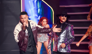 Elvis Crespo lleva la fiesta al Soberano y comparte escenario con Ebenezer Guerra