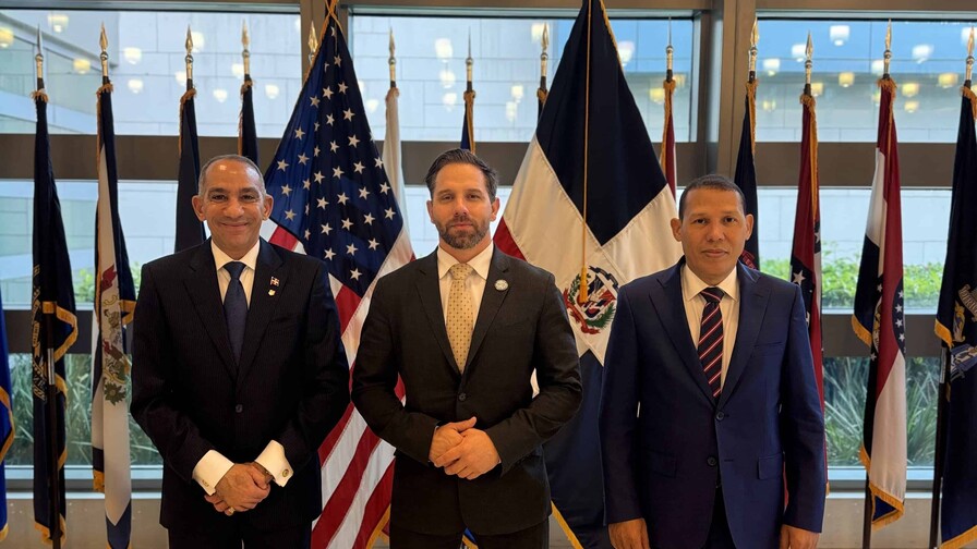 Subsecretario de Guerra de EE. UU. visita RD para reforzar cooperación contra el narcoterrorismo