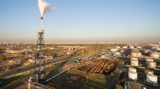 Fuerte alza del petr&oacute;leo arrastra a las bolsas