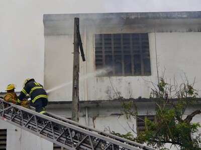 Bomberos del DN: incendio almacén de Banrservas 75 % controlado