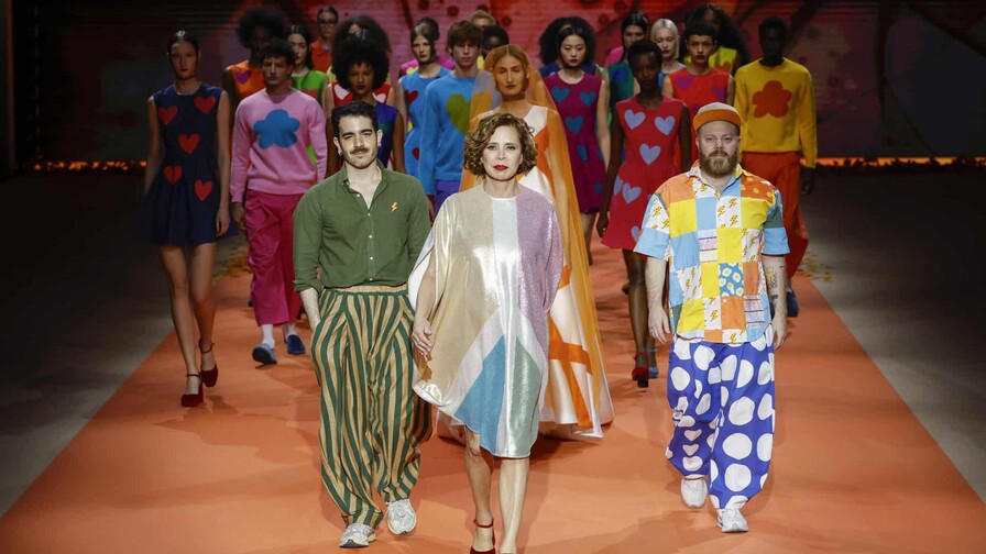 Colecci&oacute;n de &Aacute;gatha Ruiz de la Prada resalta elementos naturales y tradicionales