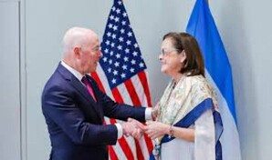 Secretario de EE.UU. dialoga con la canciller salvadoreña sobre la defensa de los derechos