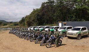 Medio Ambiente entrega 20 motocicletas al Senpa para reforzar vigilancia en r&iacute;o Haina