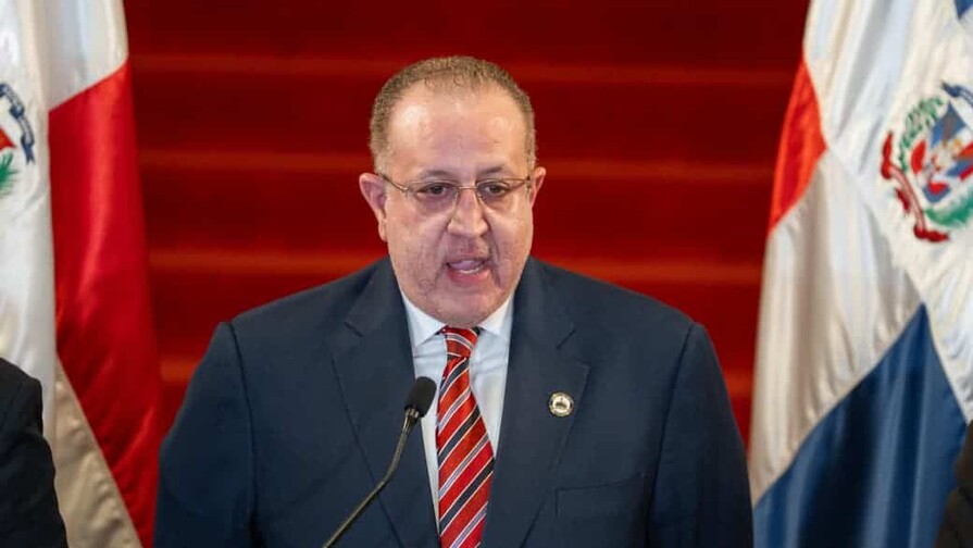 Hacienda y Econom&iacute;a dice decisi&oacute;n de Fitch de rebajar perspectiva de RD es por cautela