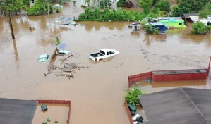 Miles de personas bajo &oacute;rdenes de evacuaci&oacute;n por inundaciones en Haw&aacute;i