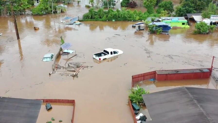 Miles de personas bajo órdenes de evacuación por inundaciones en Hawái Miles de personas bajo órdenes de evacuación por inundaciones en Hawái