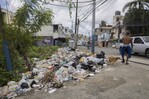 Las aceras de Santo Domingo Norte están repletas de basura y huecos que dificultan caminar Las aceras de Santo Domingo Norte están repletas de basura y huecos que dificultan caminar