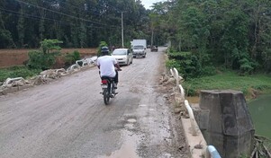Puente entre Hato Nuevo y Quita Sue&ntilde;o pone en riesgo a cientos de usuarios