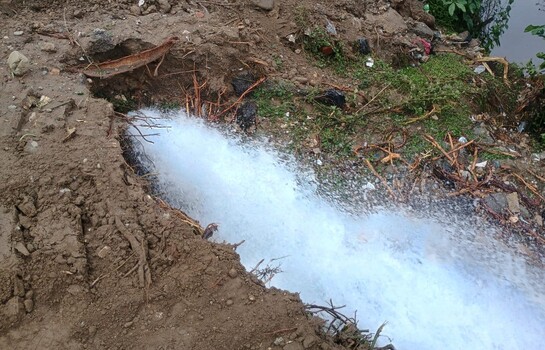 Rotura de tuber&iacute;a provoca desperdicio de miles de galones de agua en Manoguayabo