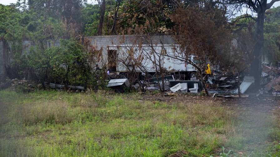 Fueron a quemar panales de avispas e incendiaron butacas en almacén del Minerd Fueron a quemar panales de avispas e incendiaron butacas en almacén del Minerd