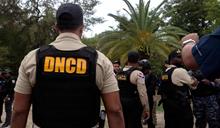 Apresan en La Vega a presunto microtraficante; ocupan drogas, dinero y otras evidencias