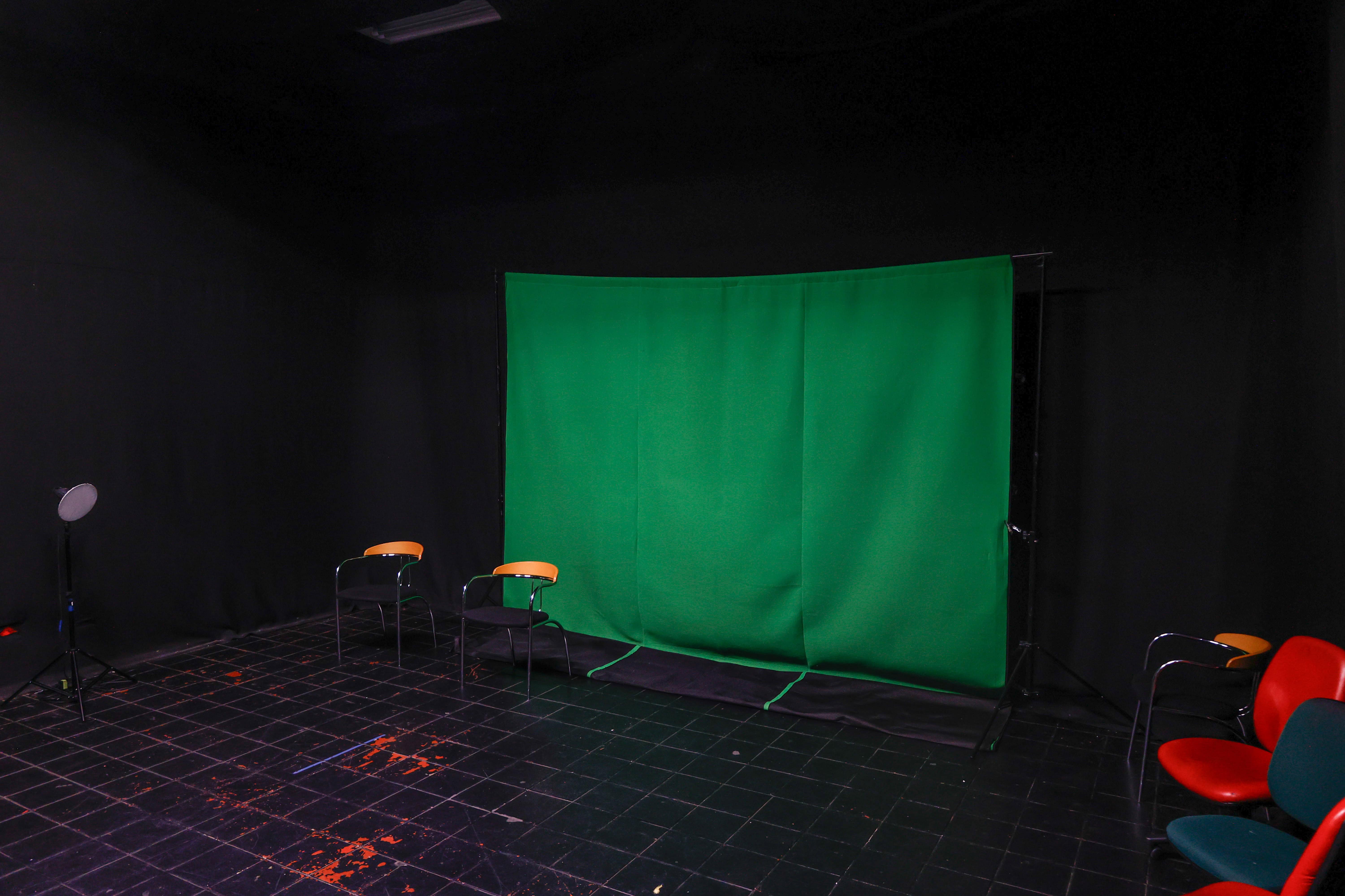 Estudio de grabaci&oacute;n de las carreras de Comunicaci&oacute;n en Intec.