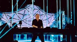 David Guetta desata la euforia y la nostalgia con su espect&aacute;culo "The Monolith Tour"