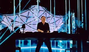 David Guetta desata la euforia y la nostalgia con su espect&aacute;culo "The Monolith Tour"