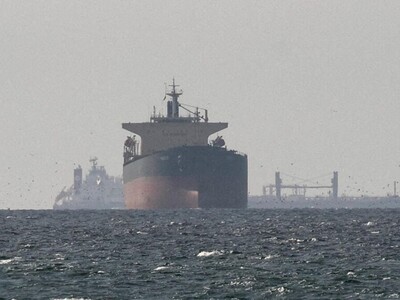 EE. UU. autoriza temporalmente venta de petróleo iraní