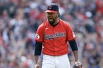 Los lanzadores dominicanos Emmanuel Clase y Luis Ortiz en licencia no disciplinaria sin sueldo