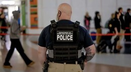 Trump amenaza con enviar agentes de migraci&oacute;n para controlar la seguridad en aeropuertos