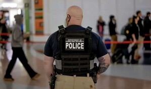 Trump amenaza con enviar agentes de migraci&oacute;n para controlar la seguridad en aeropuertos