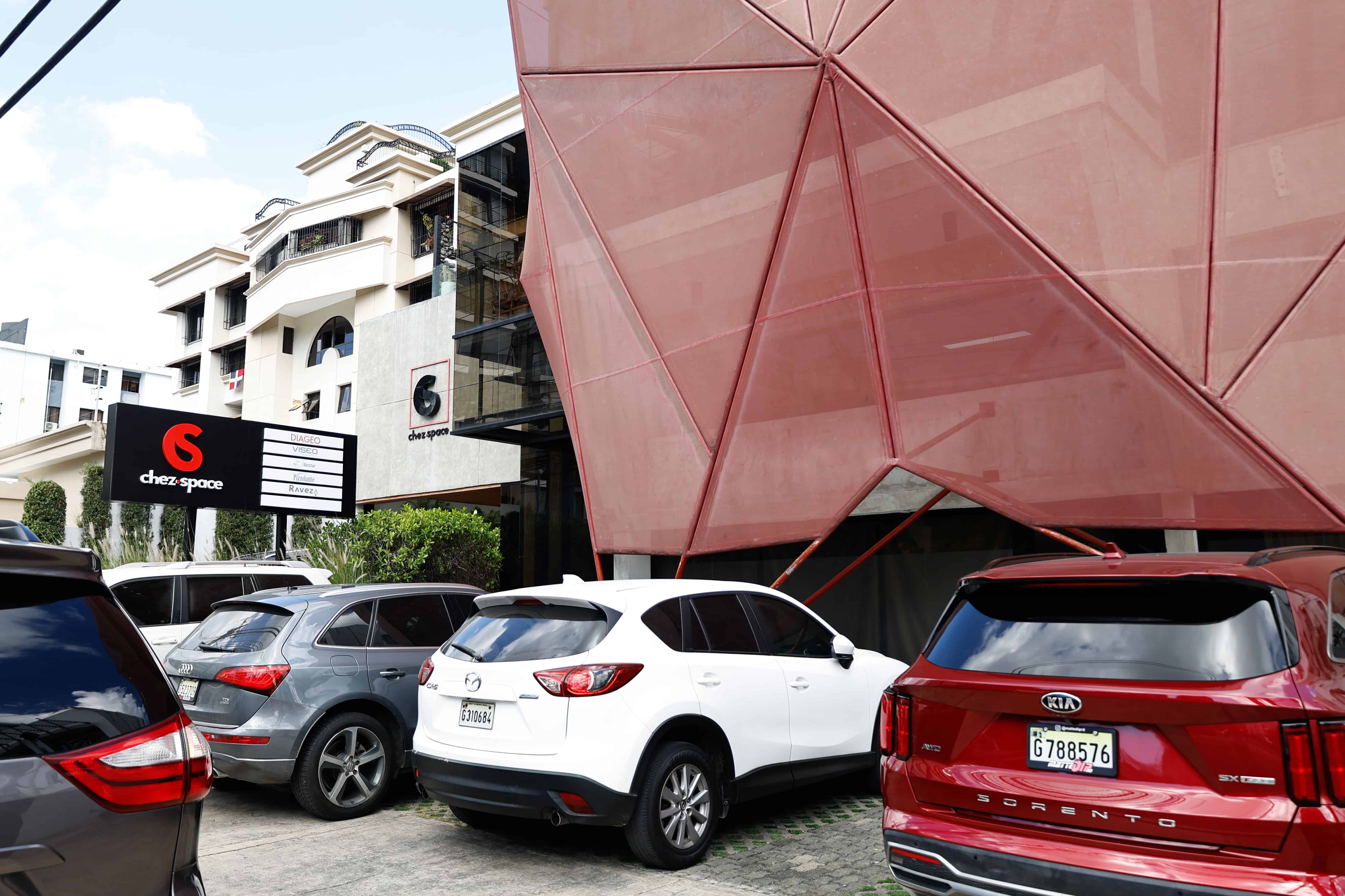 Sede de Chez Space en el Ensanche Para&iacute;so.