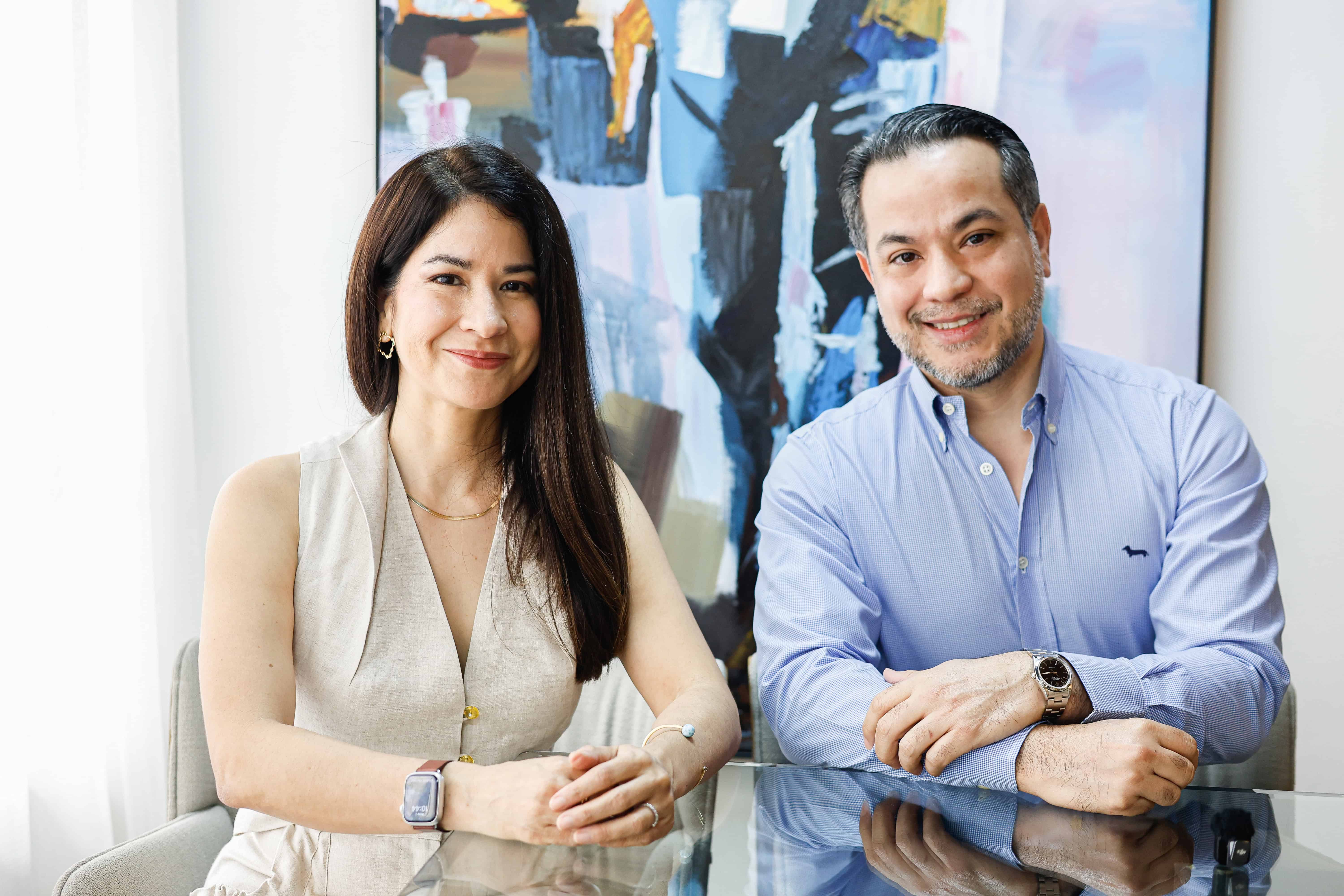 Los hermanos Karina y Mario Antonio Chez, fundadores del coworking Chez Space.