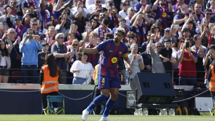 Araújo distancia al Barça del Real Madrid antes del derbi Araújo distancia al Barça del Real Madrid antes del derbi