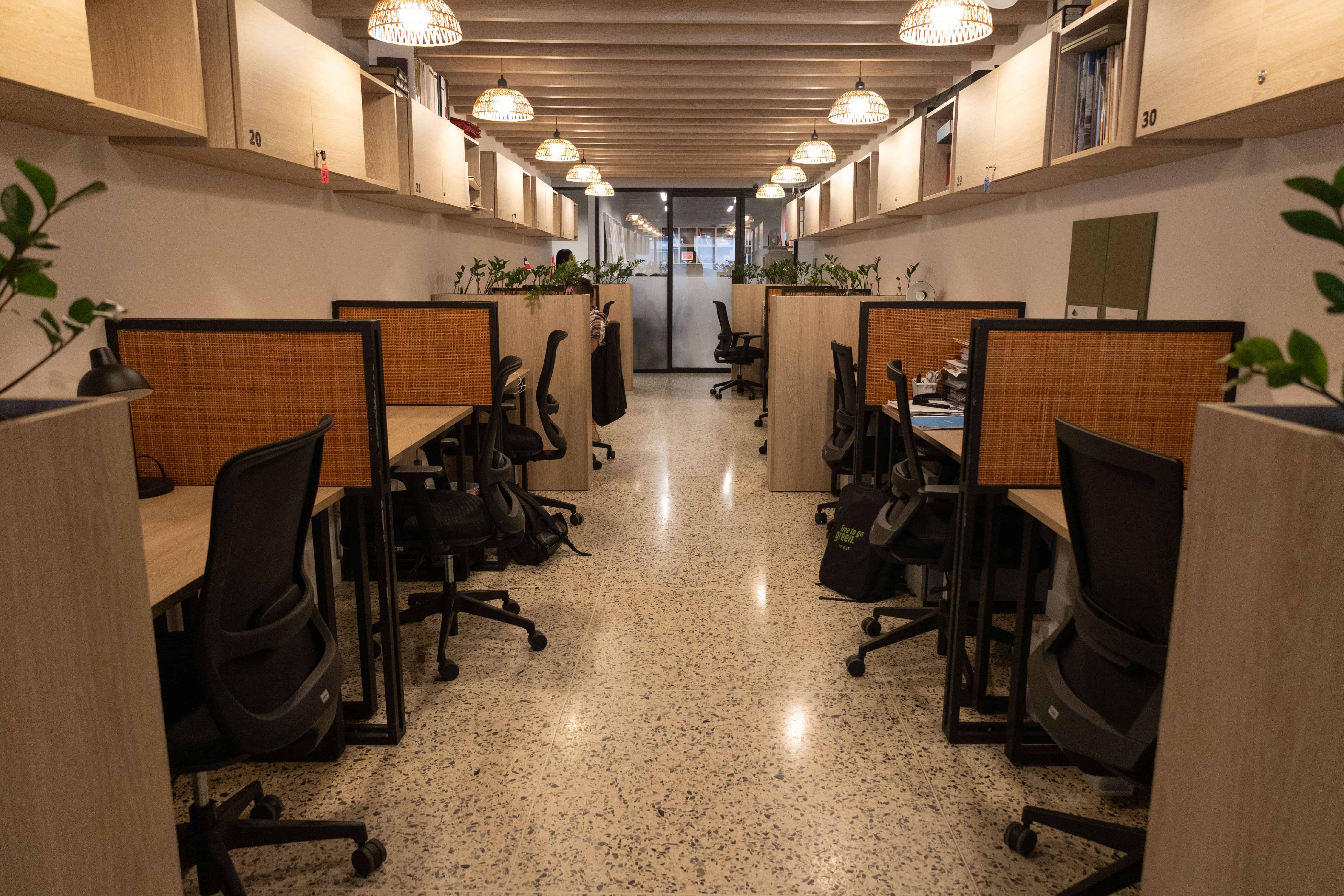 Cub&iacute;culos con casillero para trabajo compartido en Spirit.