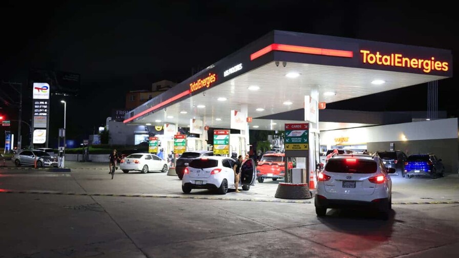 Gobierno sube los precios de combustibles presionado por la guerra y el costo de los subsidios